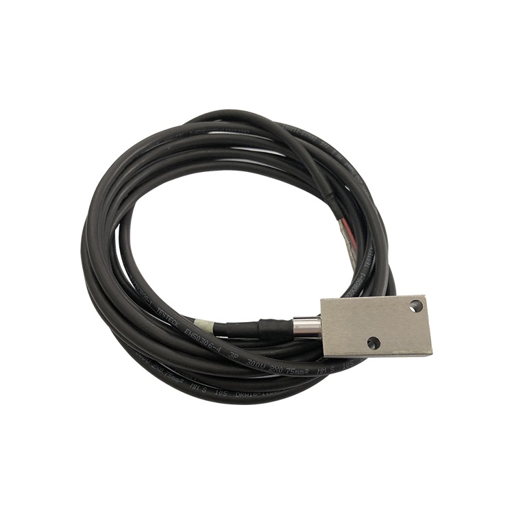High stability high sensitivity temperature sensor for train